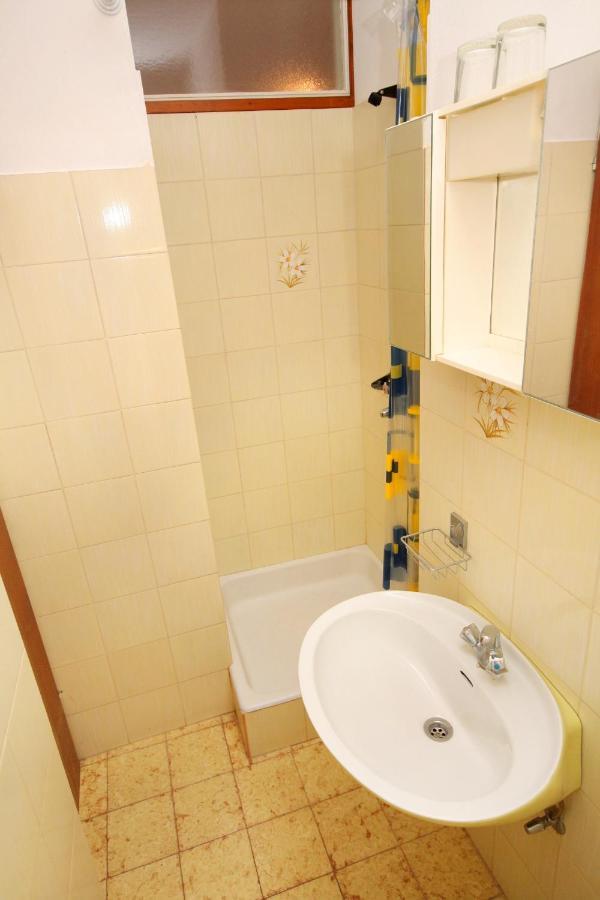 Apartments And Rooms With Parking Space Palit, Rab - 5061 Exteriör bild