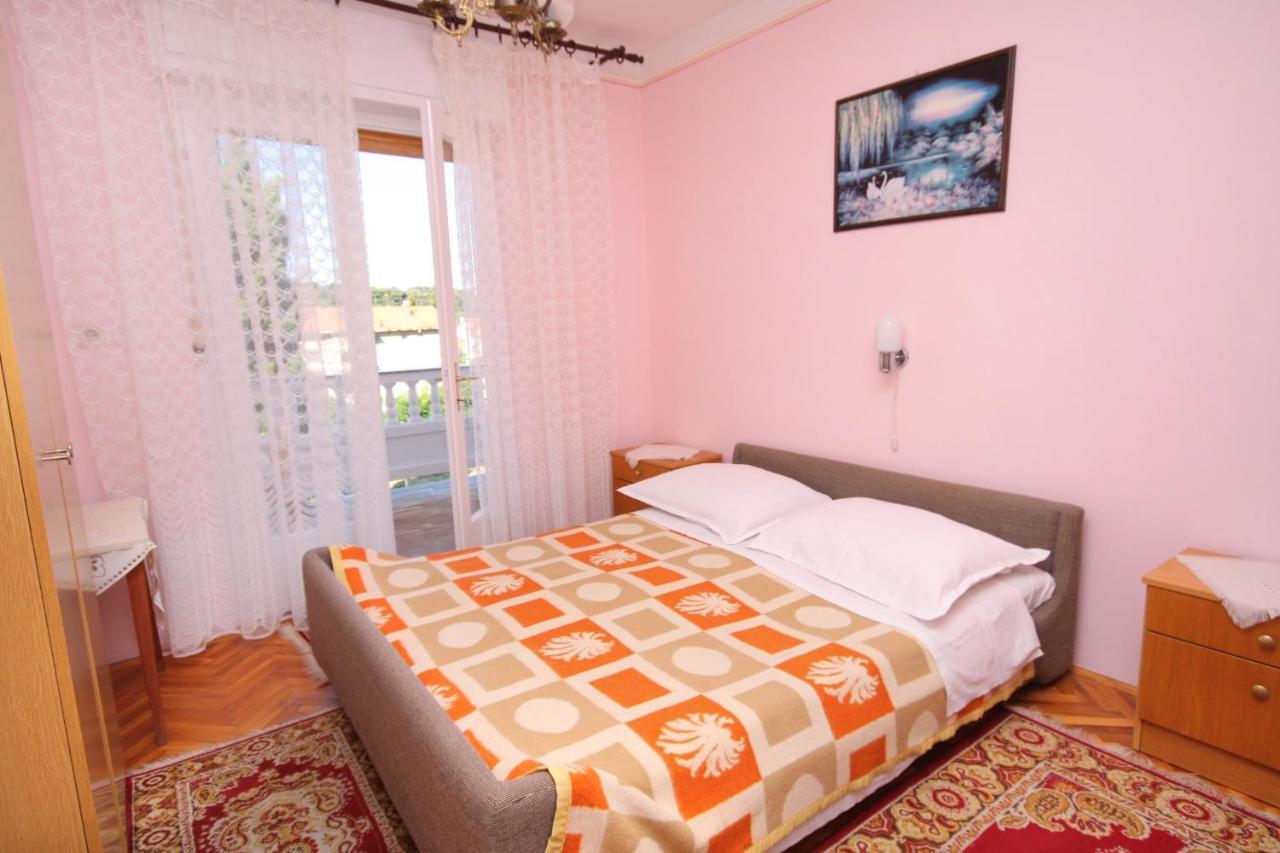 Apartments And Rooms With Parking Space Palit, Rab - 5061 Exteriör bild